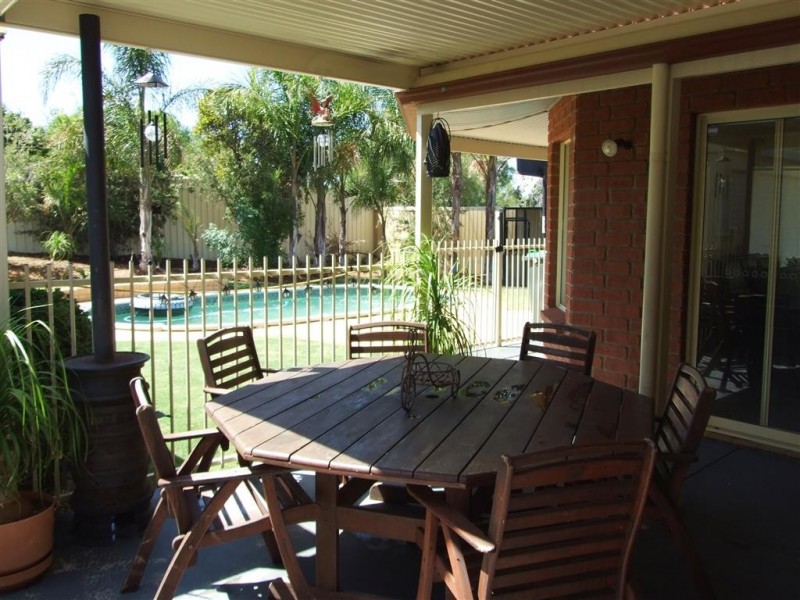8 Elenore Ave, Paringa SA 5340