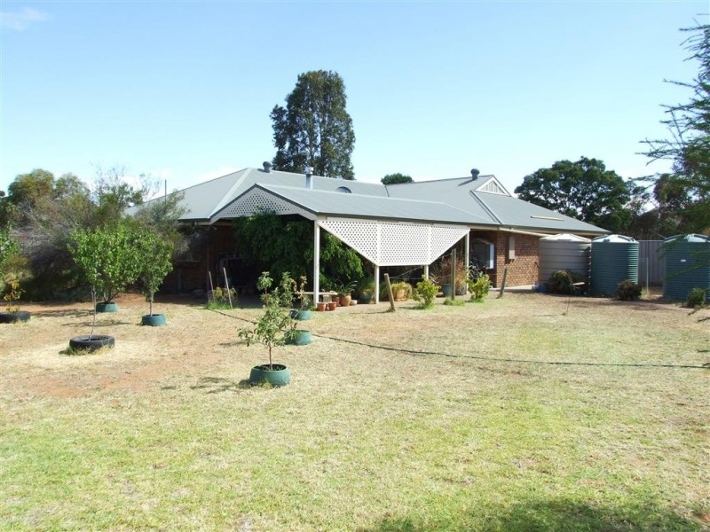 33 Von Bertouch Rd Winkie via, Berri SA 5343