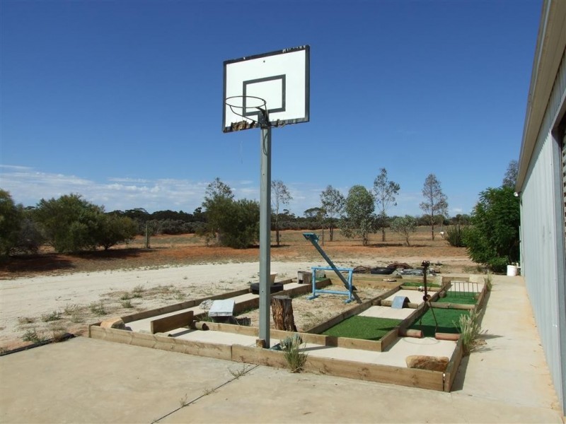 33 Von Bertouch Rd Winkie via, Berri SA 5343