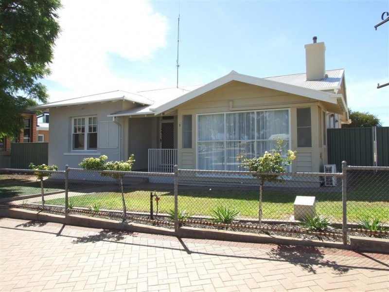 3 Barwell Ave, Barmera SA 5345