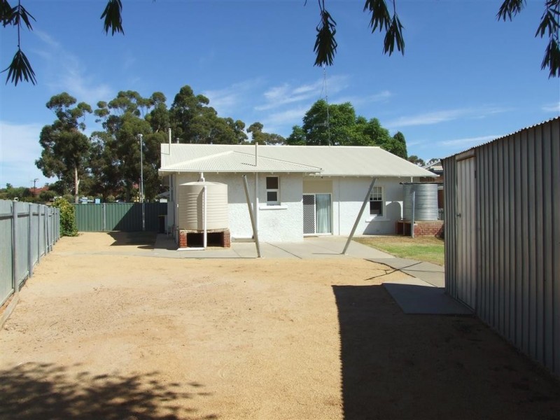 3 Barwell Ave, Barmera SA 5345