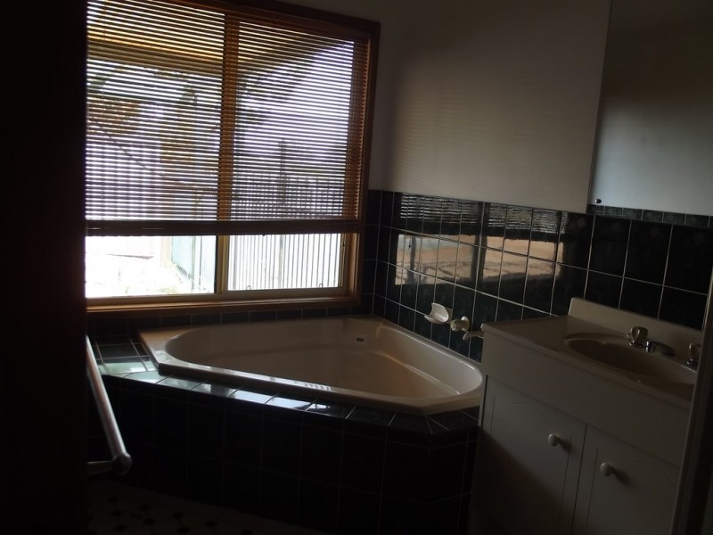 11 Eyre Court, Roxby Downs SA 5725
