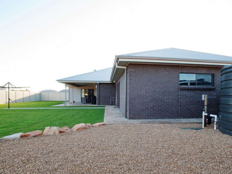 90 Gurney road, Loxton SA 5333