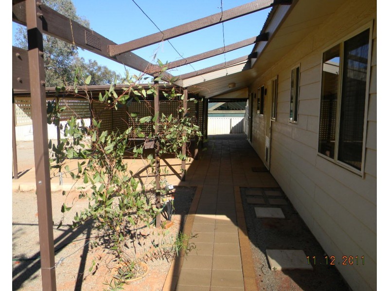 8 HAMILTON COURT, Roxby Downs SA 5725