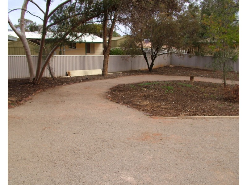 8 HAMILTON COURT, Roxby Downs SA 5725