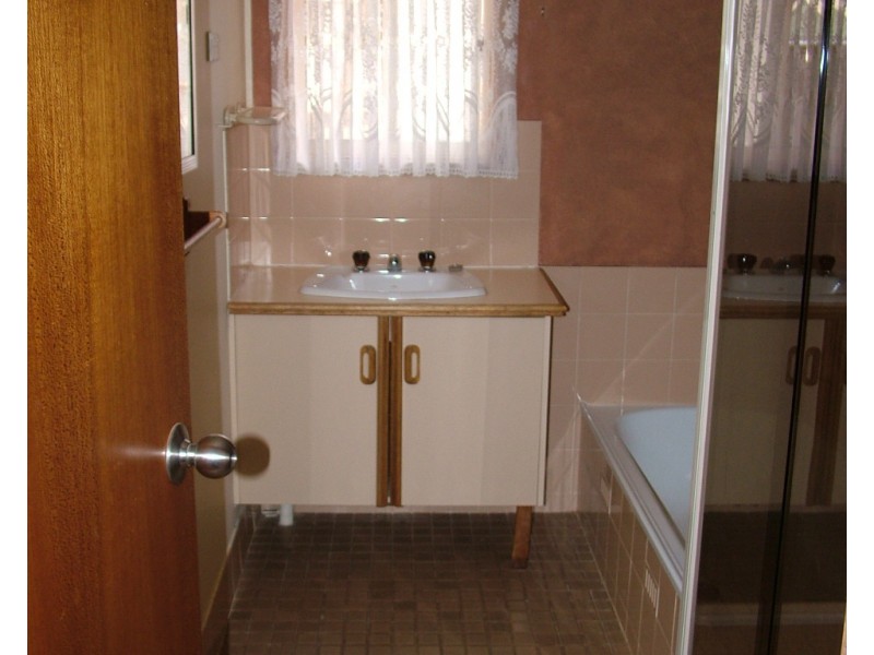 8 HAMILTON COURT, Roxby Downs SA 5725