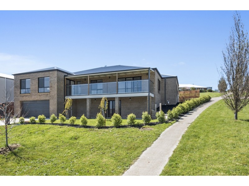 2 Ridgeway Crescent, Kyneton VIC 3444