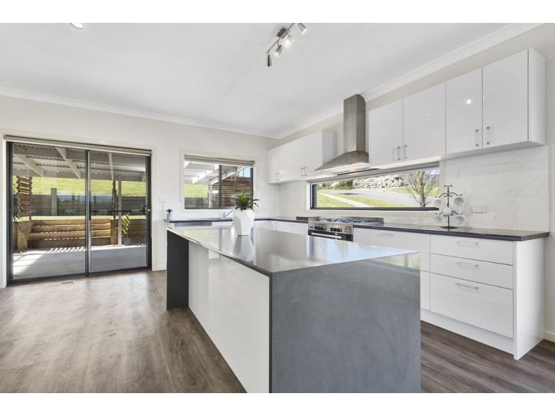 2 Ridgeway Crescent, Kyneton VIC 3444