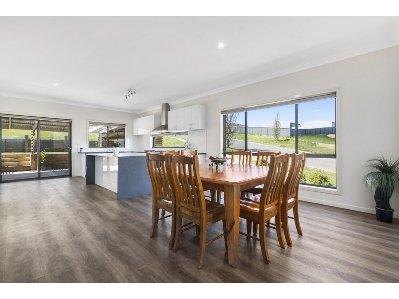 2 Ridgeway Crescent, Kyneton VIC 3444