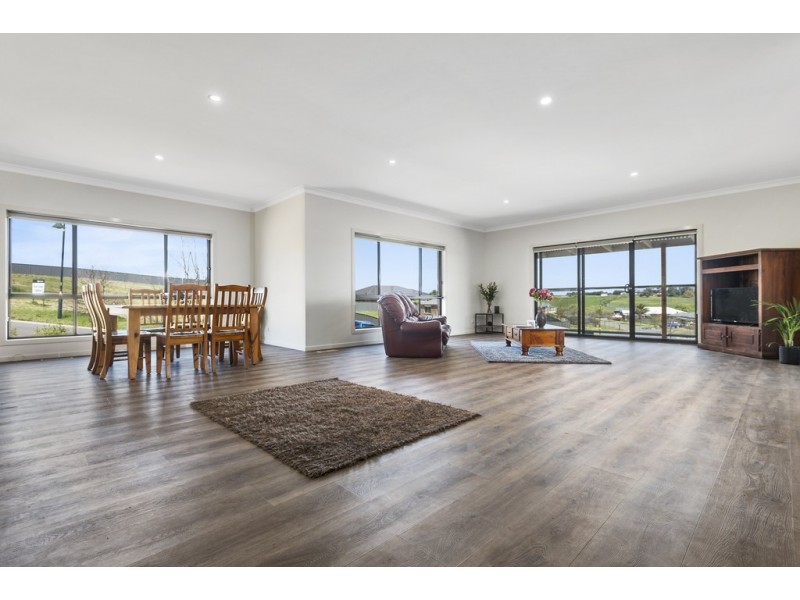 2 Ridgeway Crescent, Kyneton VIC 3444