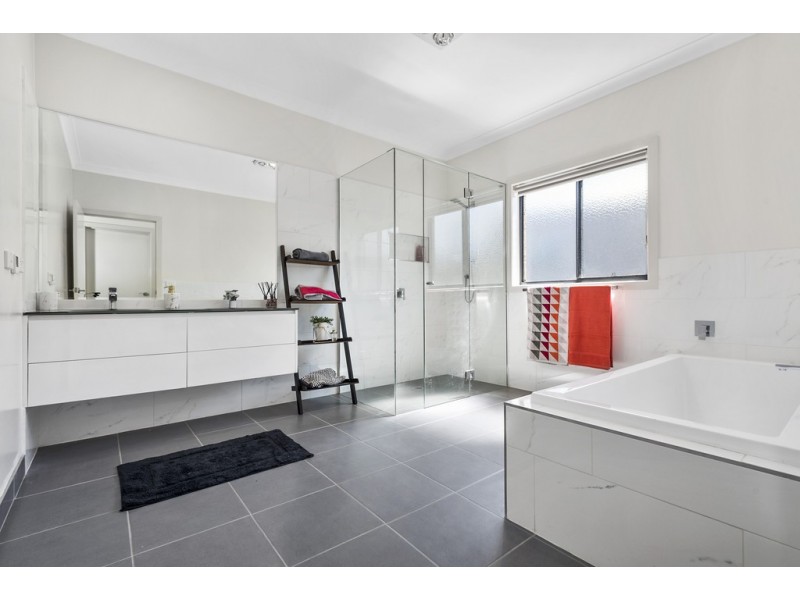 2 Ridgeway Crescent, Kyneton VIC 3444