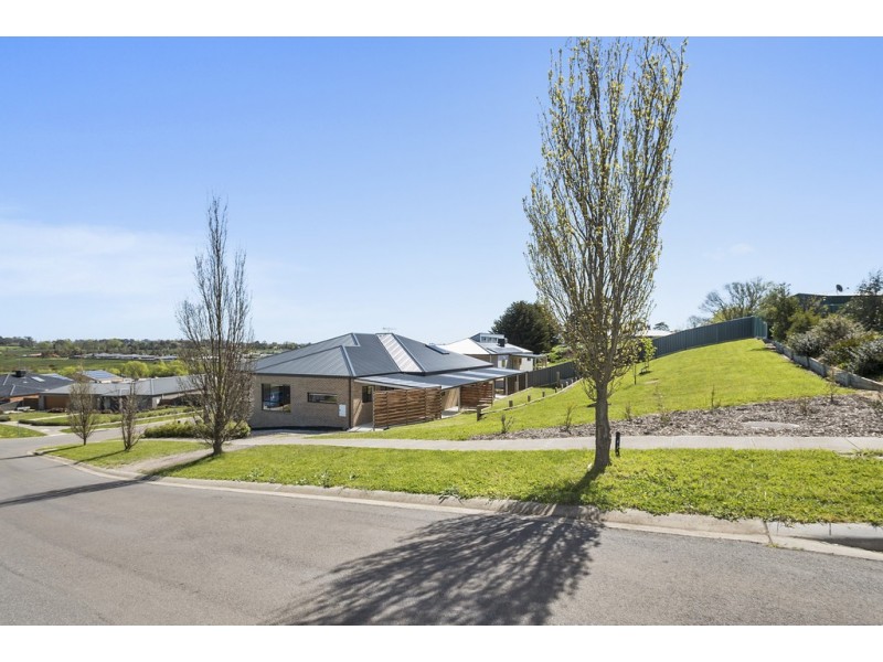 2 Ridgeway Crescent, Kyneton VIC 3444
