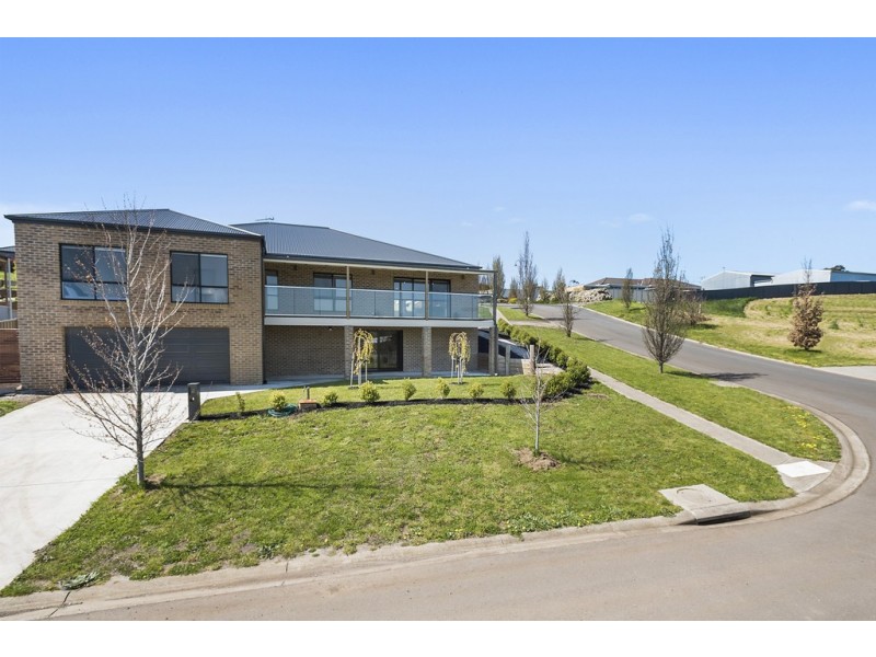 2 Ridgeway Crescent, Kyneton VIC 3444