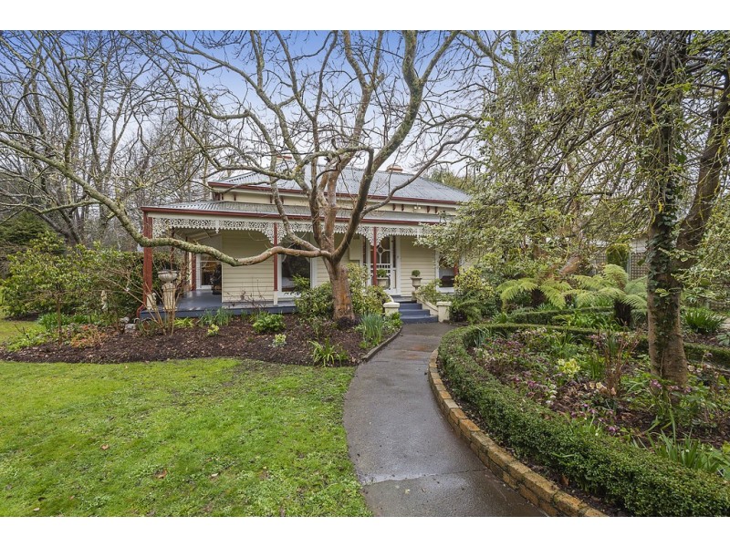 10 Corinella Road, Woodend VIC 3442