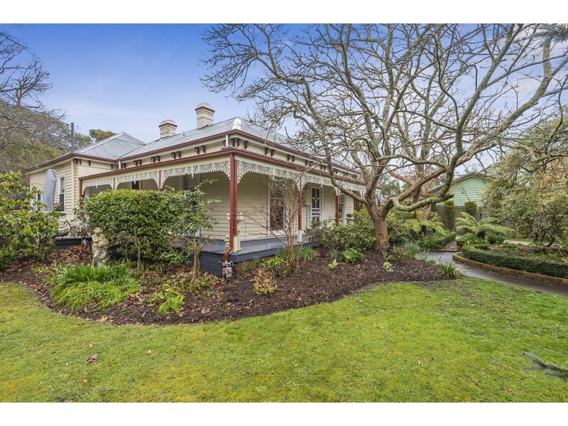 10 Corinella Road, Woodend VIC 3442