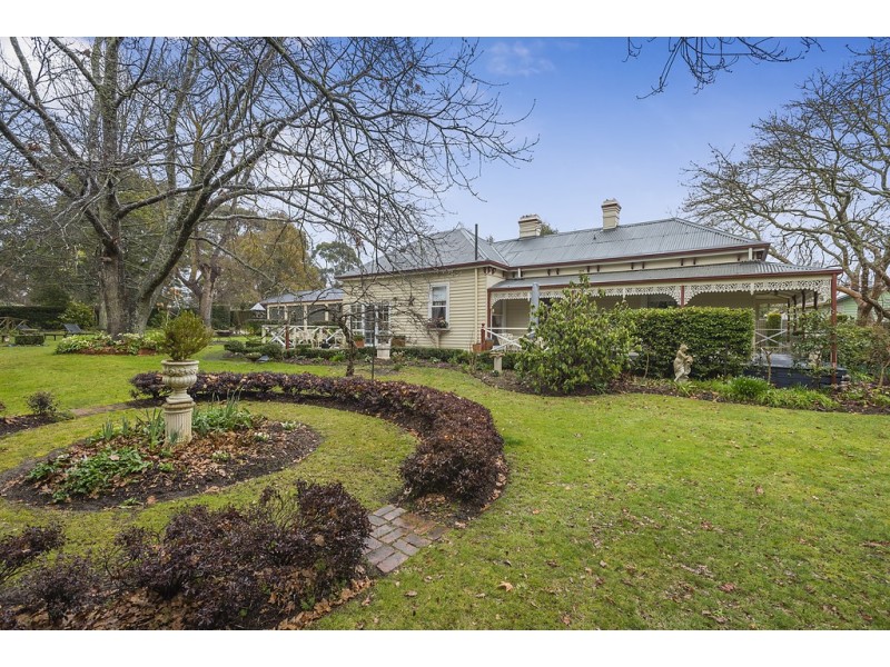 10 Corinella Road, Woodend VIC 3442