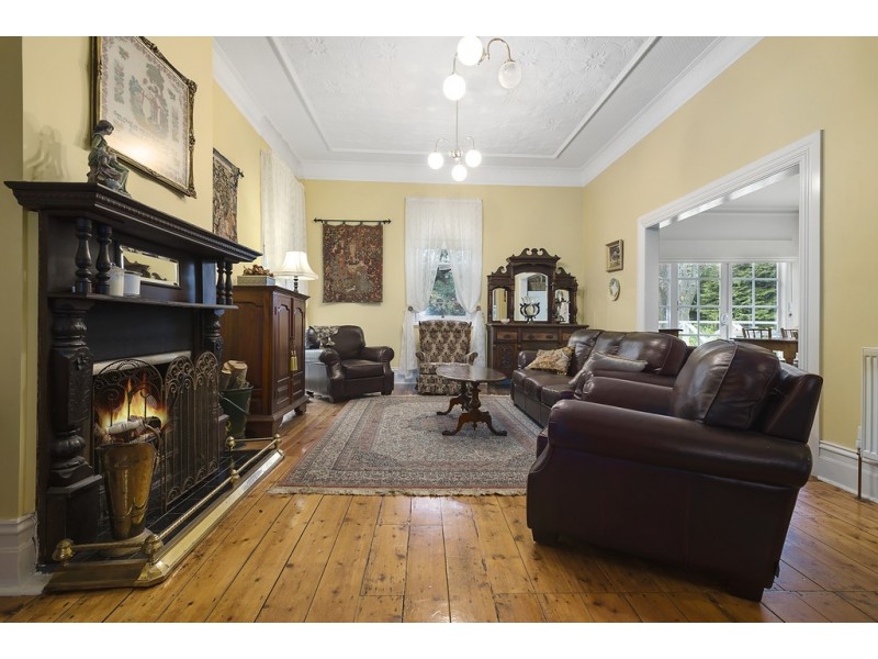10 Corinella Road, Woodend VIC 3442