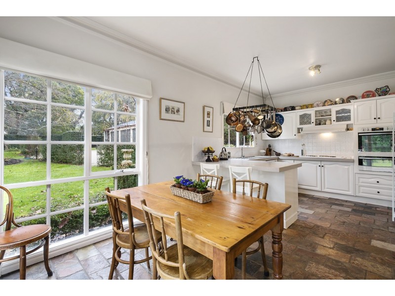 10 Corinella Road, Woodend VIC 3442