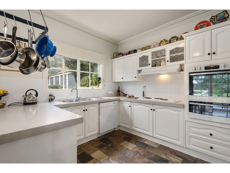 10 Corinella Road, Woodend VIC 3442