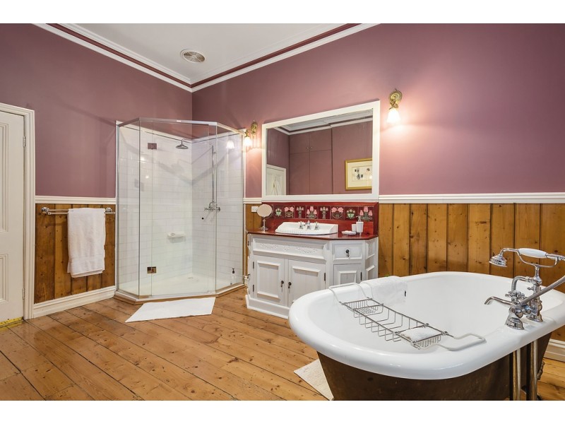 10 Corinella Road, Woodend VIC 3442