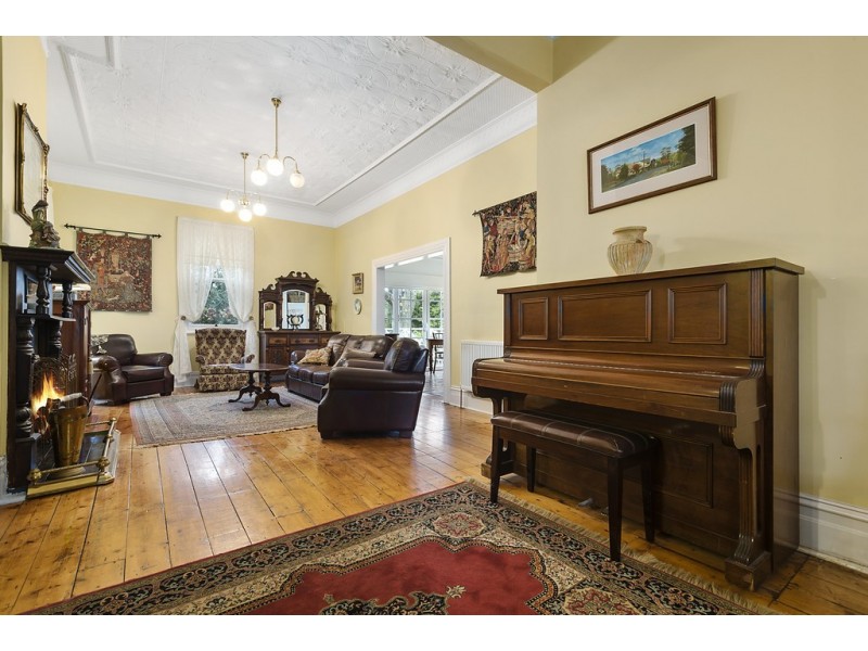 10 Corinella Road, Woodend VIC 3442