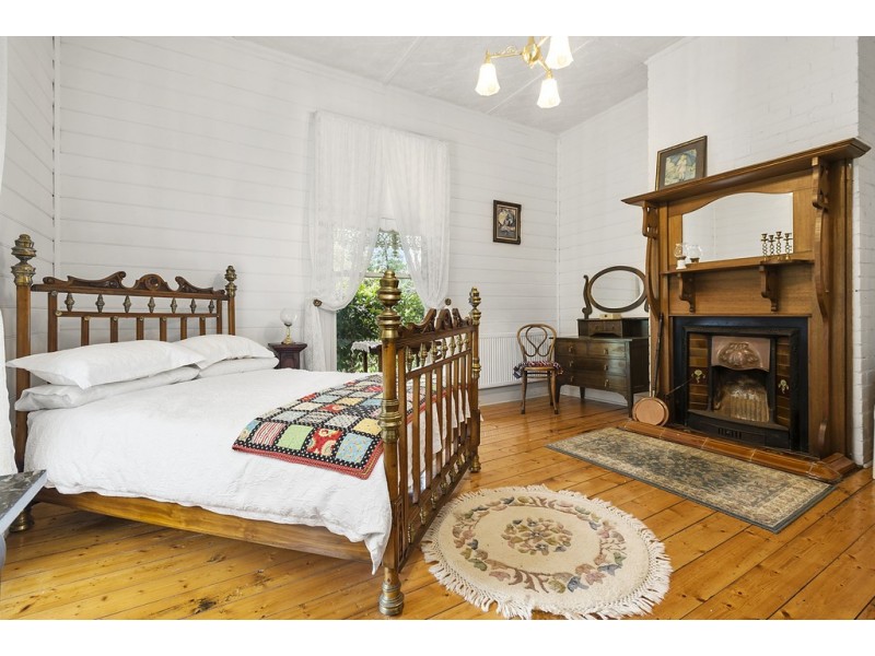 10 Corinella Road, Woodend VIC 3442