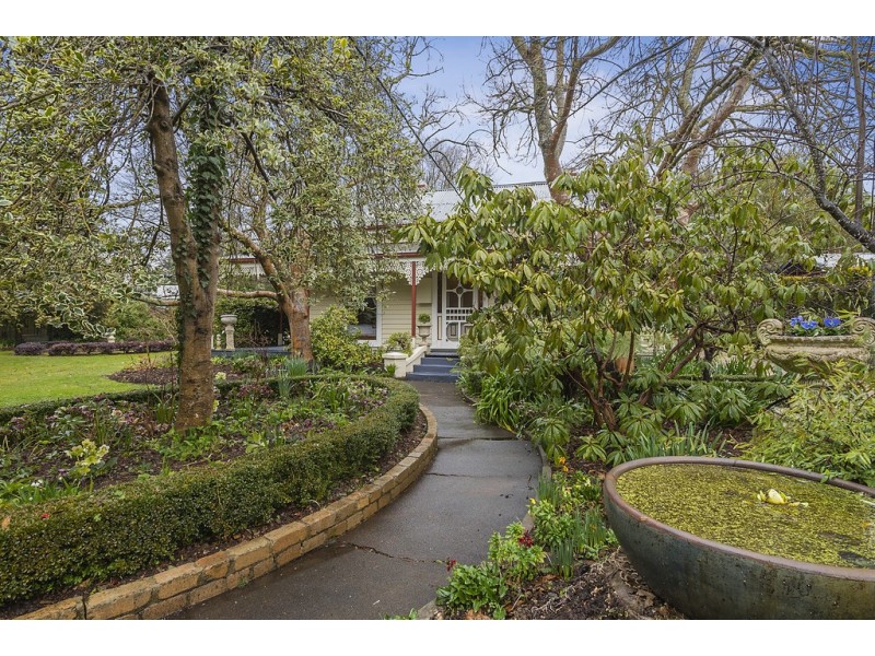 10 Corinella Road, Woodend VIC 3442
