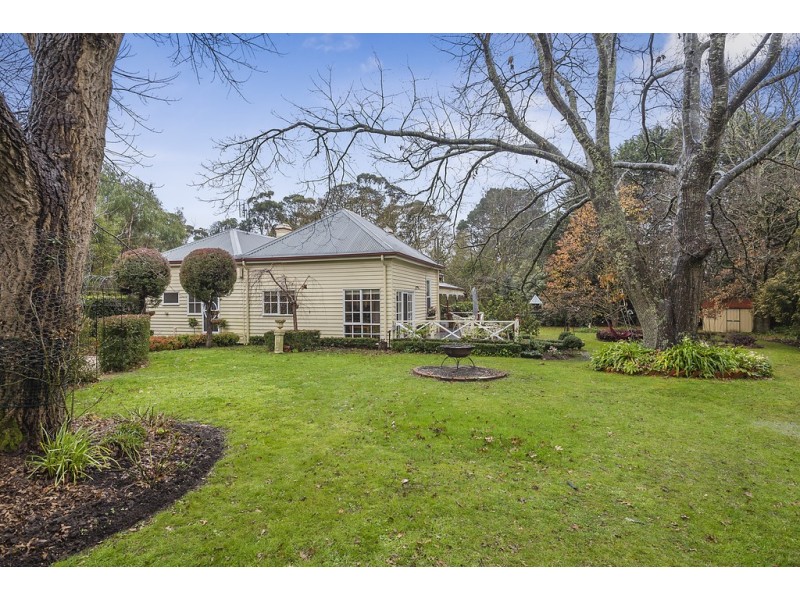 10 Corinella Road, Woodend VIC 3442