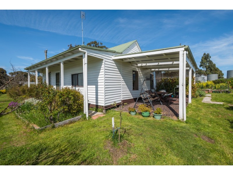 10 Scobles Road, Drummond VIC 3461