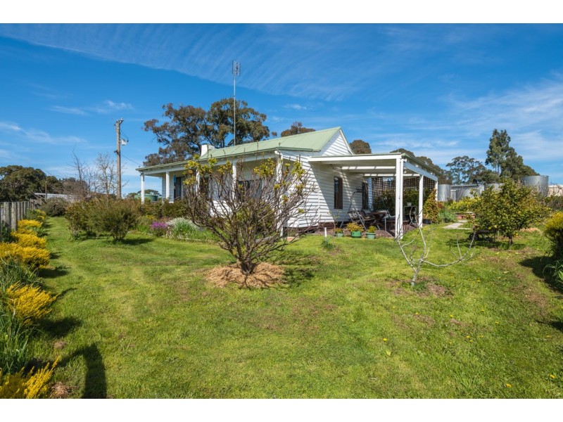 10 Scobles Road, Drummond VIC 3461