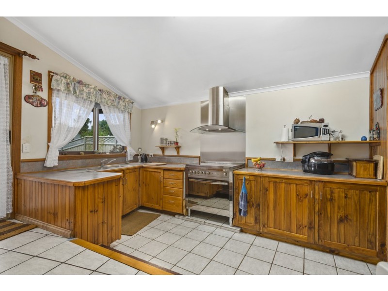 11 Elizabeth Avenue, Kyneton VIC 3444