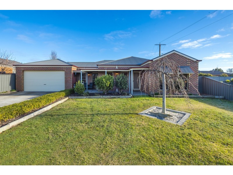 8 Banksia Crescent, Kyneton VIC 3444