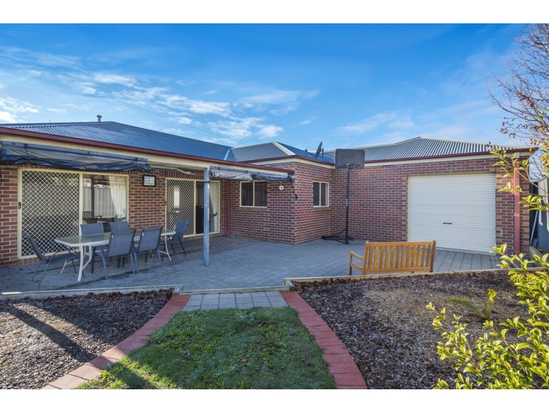 8 Banksia Crescent, Kyneton VIC 3444