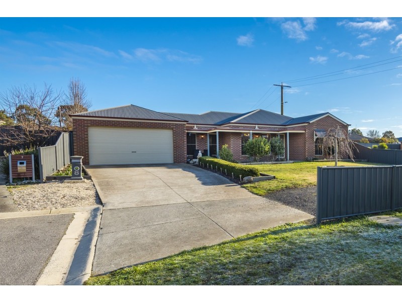 8 Banksia Crescent, Kyneton VIC 3444