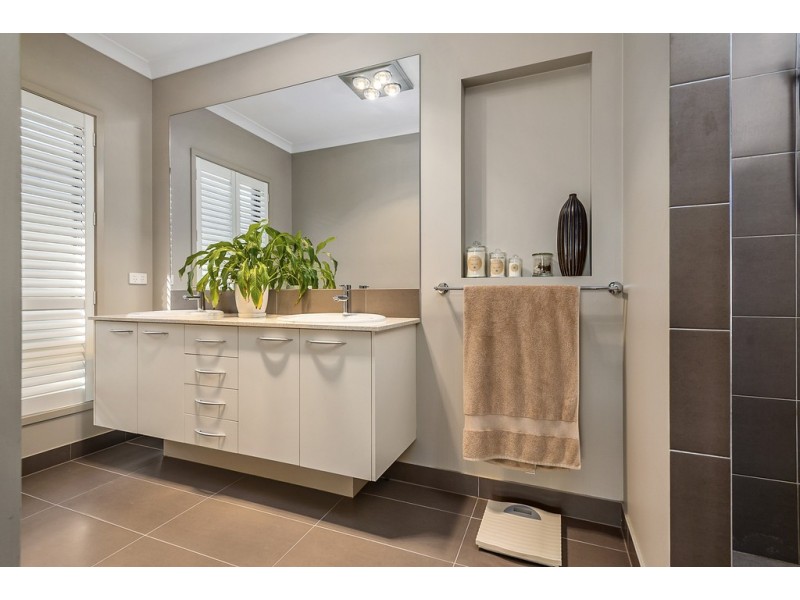 64 Warren Street, Kyneton VIC 3444