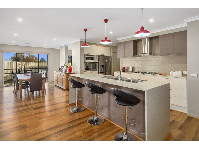 64 Warren Street, Kyneton VIC 3444