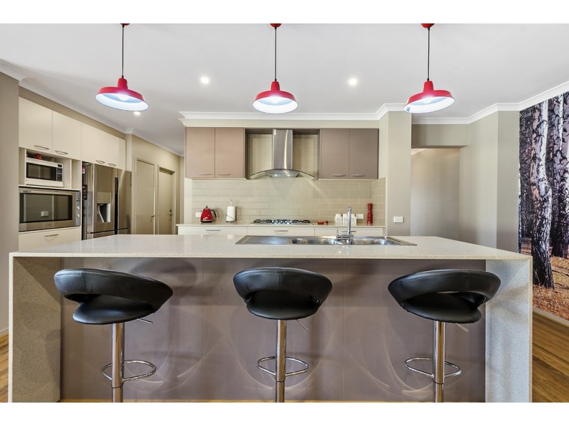 64 Warren Street, Kyneton VIC 3444