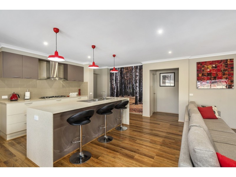 64 Warren Street, Kyneton VIC 3444