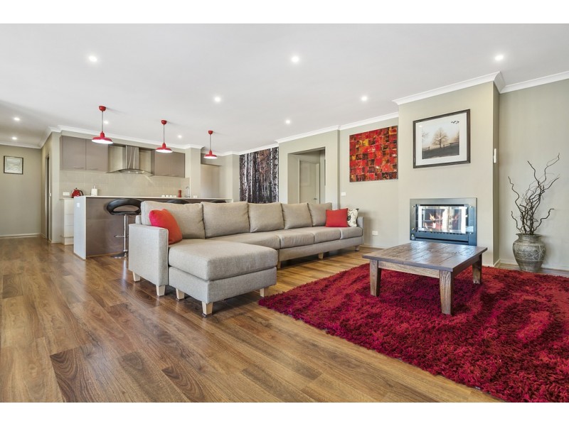 64 Warren Street, Kyneton VIC 3444