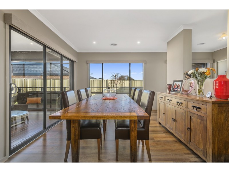 64 Warren Street, Kyneton VIC 3444