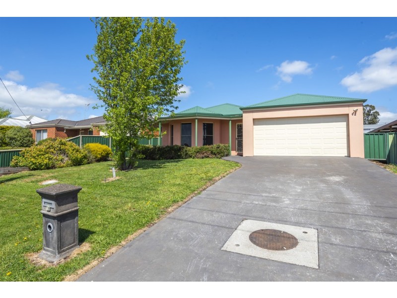 16 Palmer Place, Kyneton VIC 3444