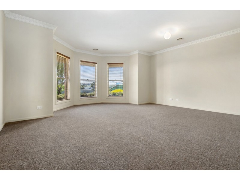 16 Palmer Place, Kyneton VIC 3444