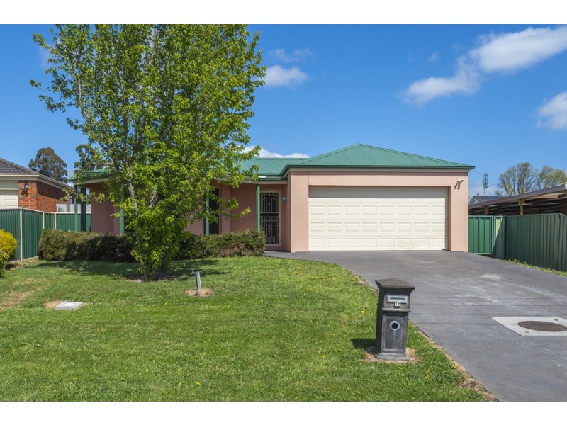16 Palmer Place, Kyneton VIC 3444