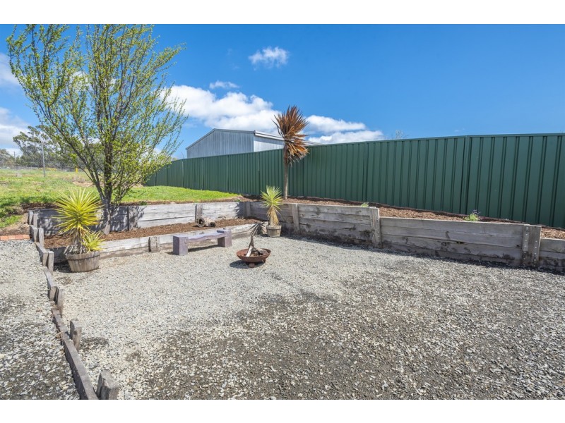 16 Palmer Place, Kyneton VIC 3444