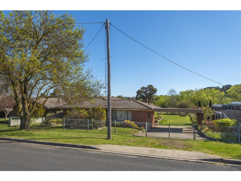 82 Beauchamp Street, Kyneton VIC 3444