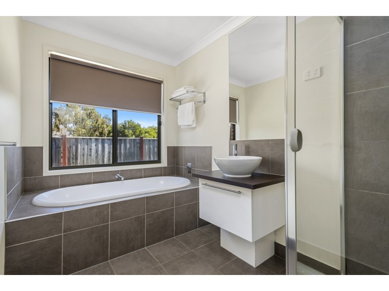 9 Penzance Court, Kyneton VIC 3444