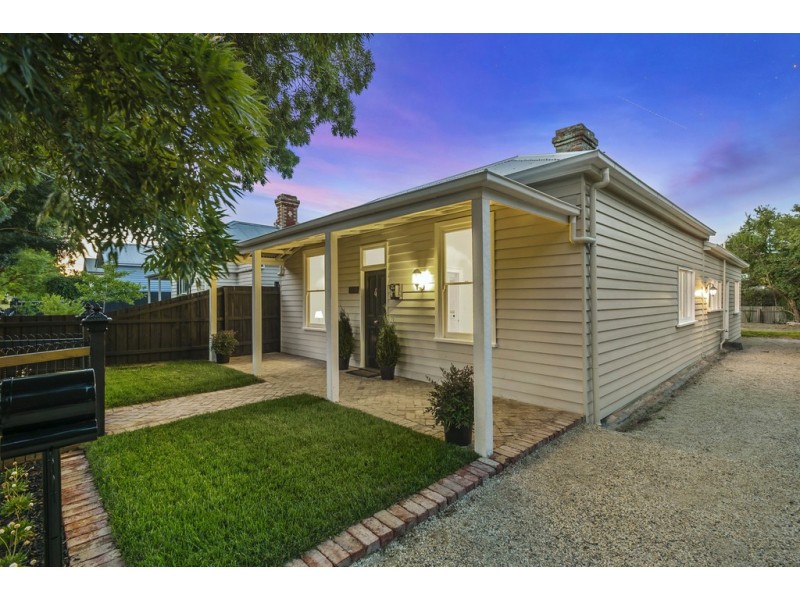 25 Yaldwyn Street East, Kyneton VIC 3444