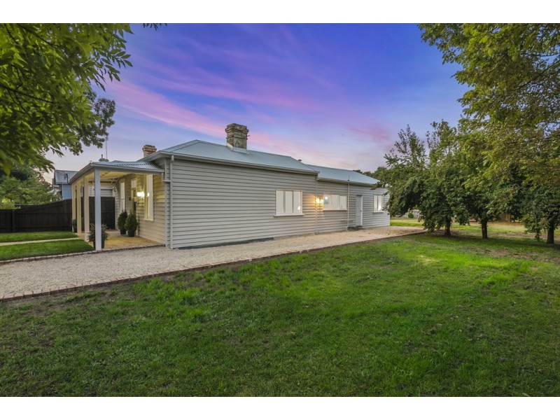 25 Yaldwyn Street East, Kyneton VIC 3444
