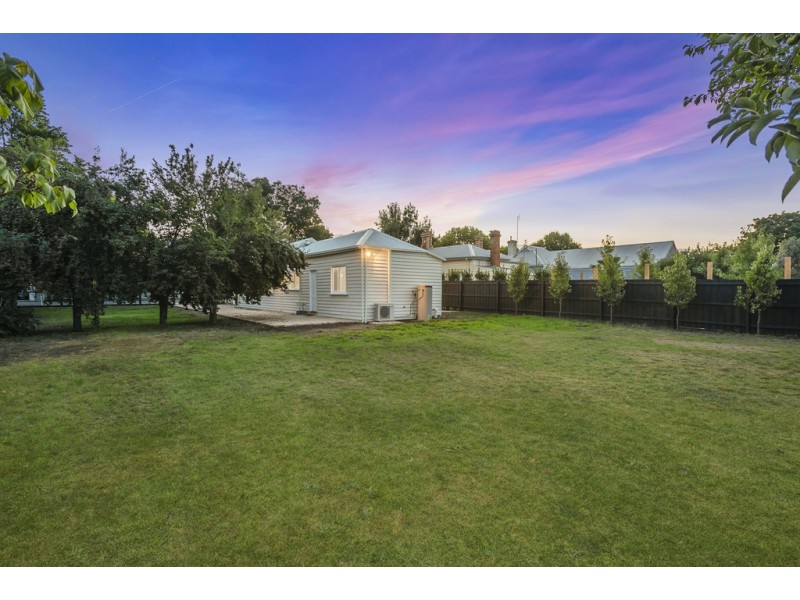 25 Yaldwyn Street East, Kyneton VIC 3444