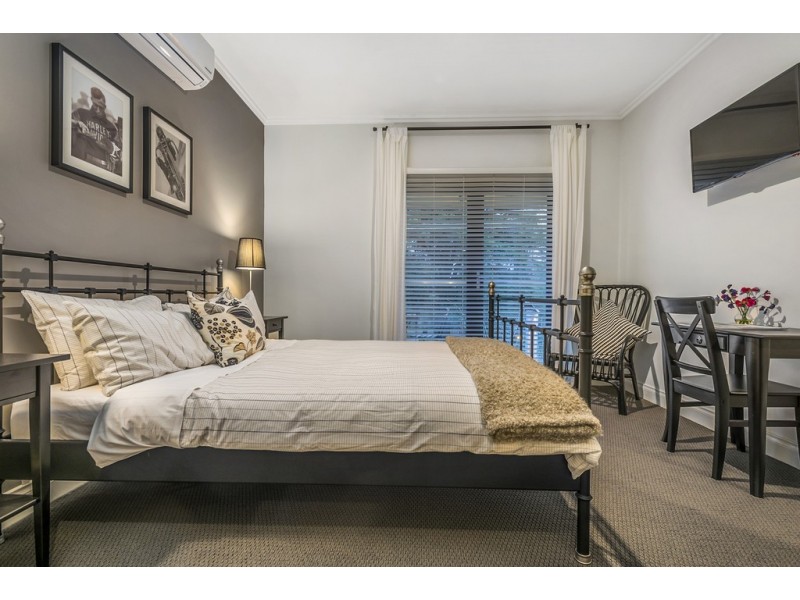 Motobean Cafe, 15 Ellesmere Place, Malmsbury VIC 3446